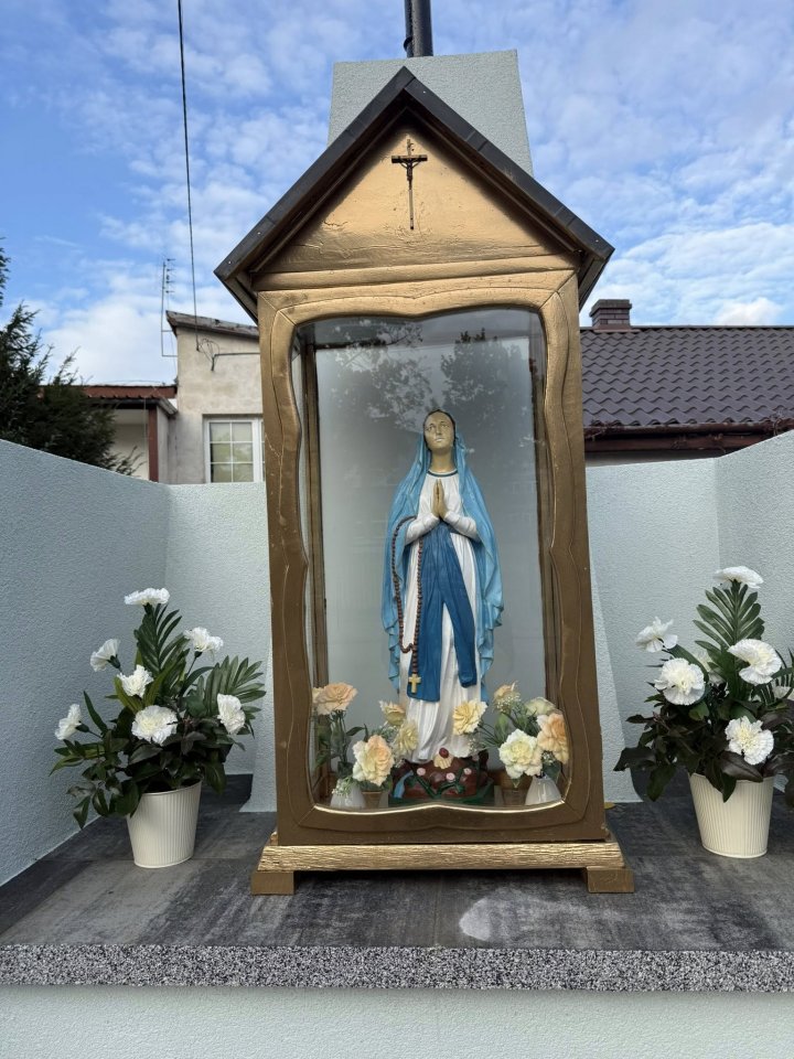 Kapliczka Myśliwego w Łomnie odzyskała dawny blask